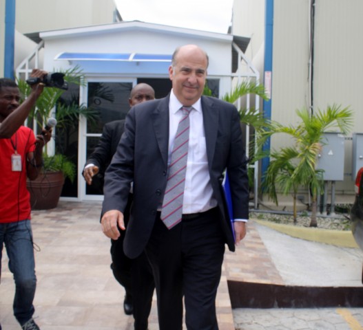 Kenneth Merten et Peter F. Mulrean rencontrent des sénateurs