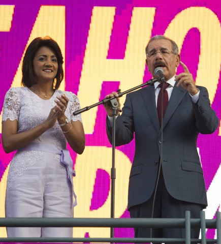 Danilo Medina réélu président de la République dominicaine