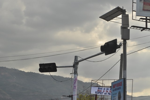A Port-au-Prince, black-out sur les feux de signalisation