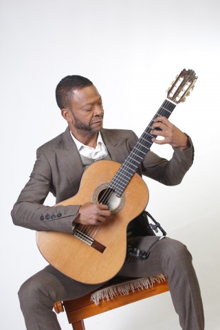 Amos Coulanges en spectacle à la FOKAL