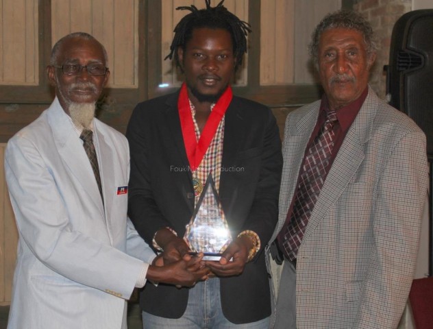 Coutechève Lavoie Aupont, lauréat du prix Dominique Batraville à Jacmel  