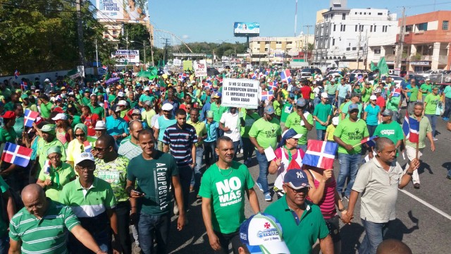 Des dizaines de milliers de Dominicains ont marché contre la corruption et l’impunité