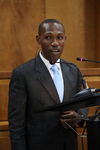 Alabré Mackenson et Rose Mina Pierrin Noël, gagnants du concours de plaidoirie du BDHH