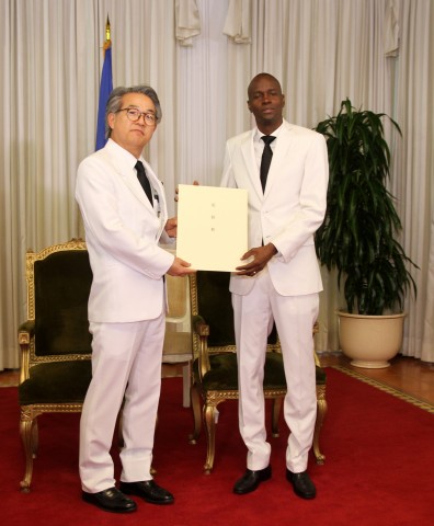 Jovenel Moïse reçoit les ambassadeurs du Japon et du royaume du Norvège au Palais national