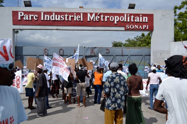 Six entreprises du secteur textile menacent de quitter Haïti