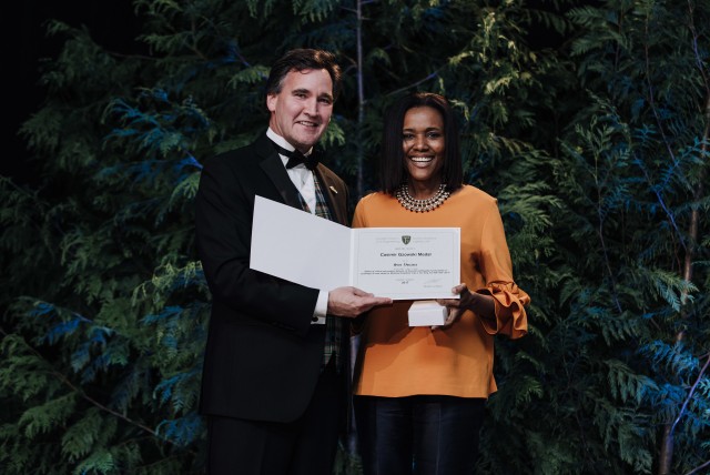 L’Haïtienne Suze Youance reçoit la médaille Sir Casimir Gzowski 2016 du meilleur article scientifique en génie civil au Canada