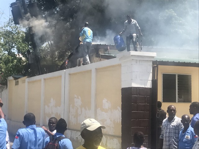 Incendie au CAS, deux employés blessés