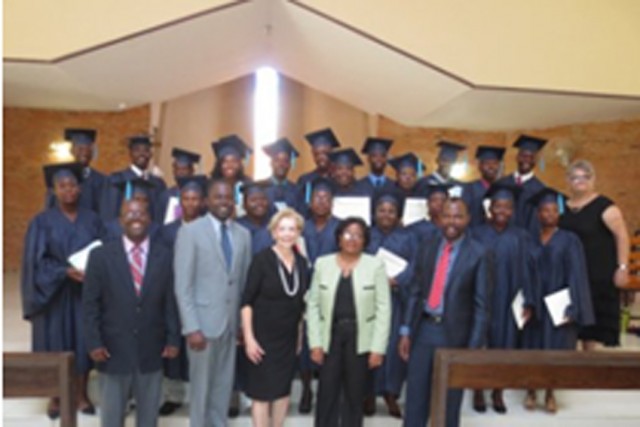 Deuxième cohorte graduée au collège James M. Stine à Saint-Marc