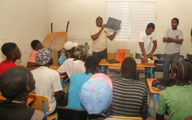 L’électricité 24 sur 24 a déjà commencé dans certains endroits, selon Jovenel Moïse