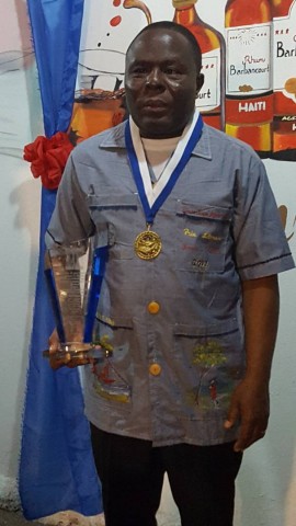 Pierre Josué Agénor Cadet, lauréat du prix littéraire Joseph D. Charles 2017