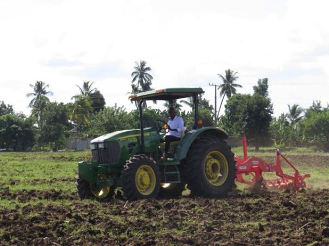 Un soutien en labourage pour optimiser la production agricole dans le Sud 