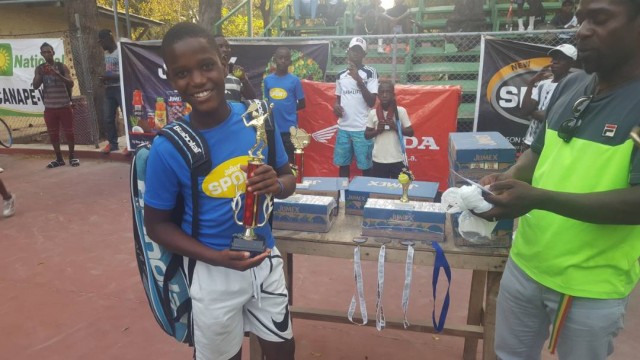 Richardlyne et Christopher remportent le tournoi Jumex 18 ans et moins de la FHT