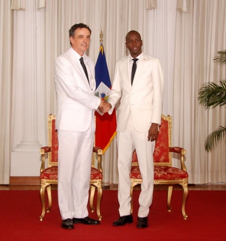 Jovenel Moïse reçoit les lettres de créance des ambassadeurs d’Espagne, de Suisse et de France