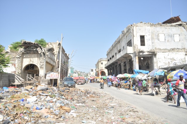 Le centre-ville de Port-au-Prince attend les grands chantiers de la reconstruction 