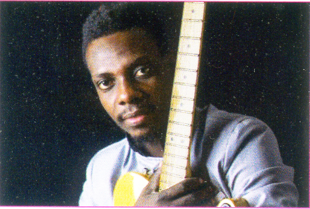 Robenson Désius, un bon guitariste en concert au Quartier Latin