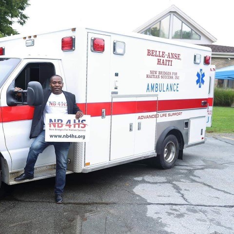 New Bridge for Haitian Success offre une ambulance à la population de Belle-Anse