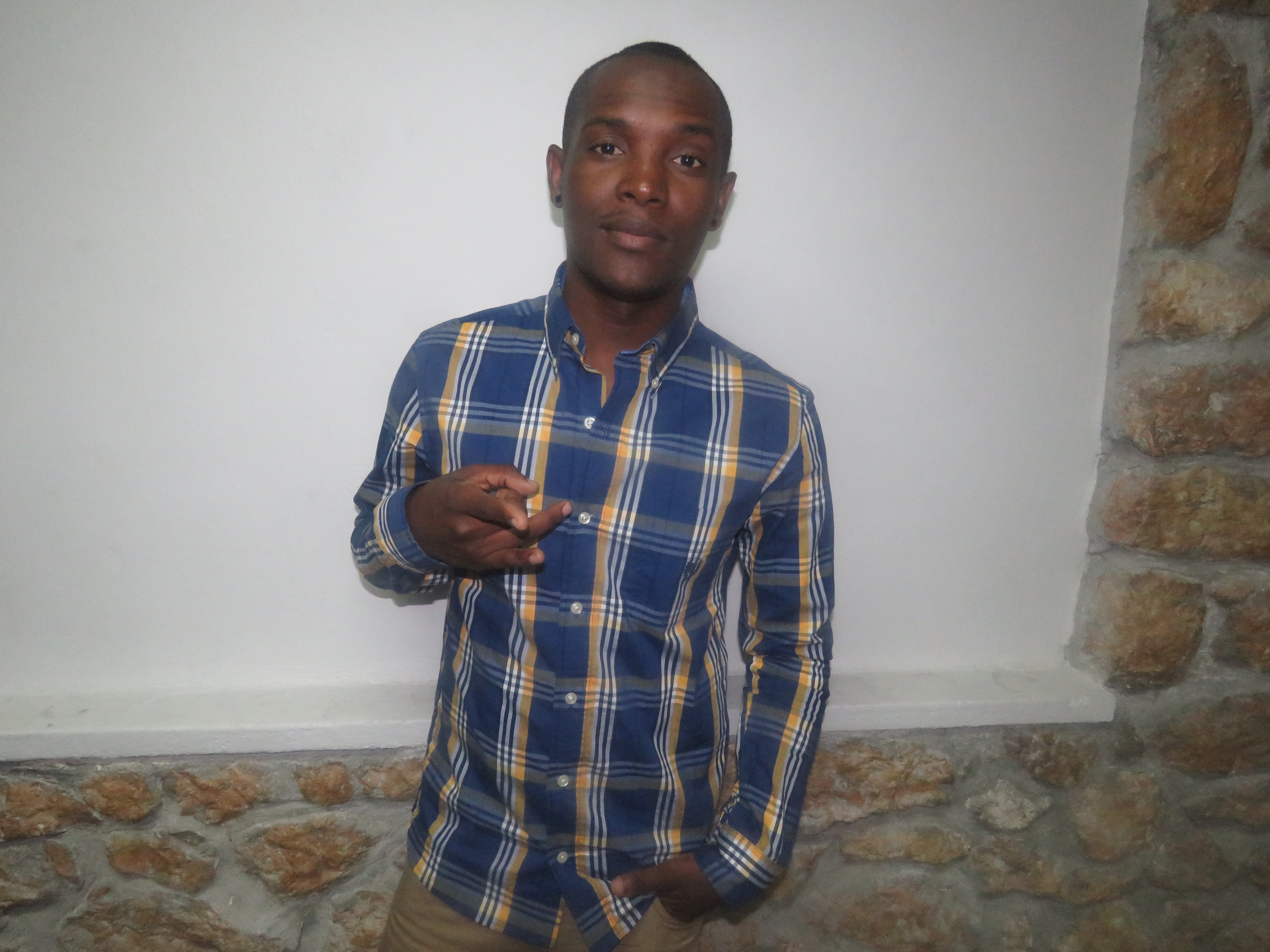 Junior Bonheur, chanteur de Buzz et Chargé de mission à la Délégation de l’Ouest et au ministère de l’Intérieur