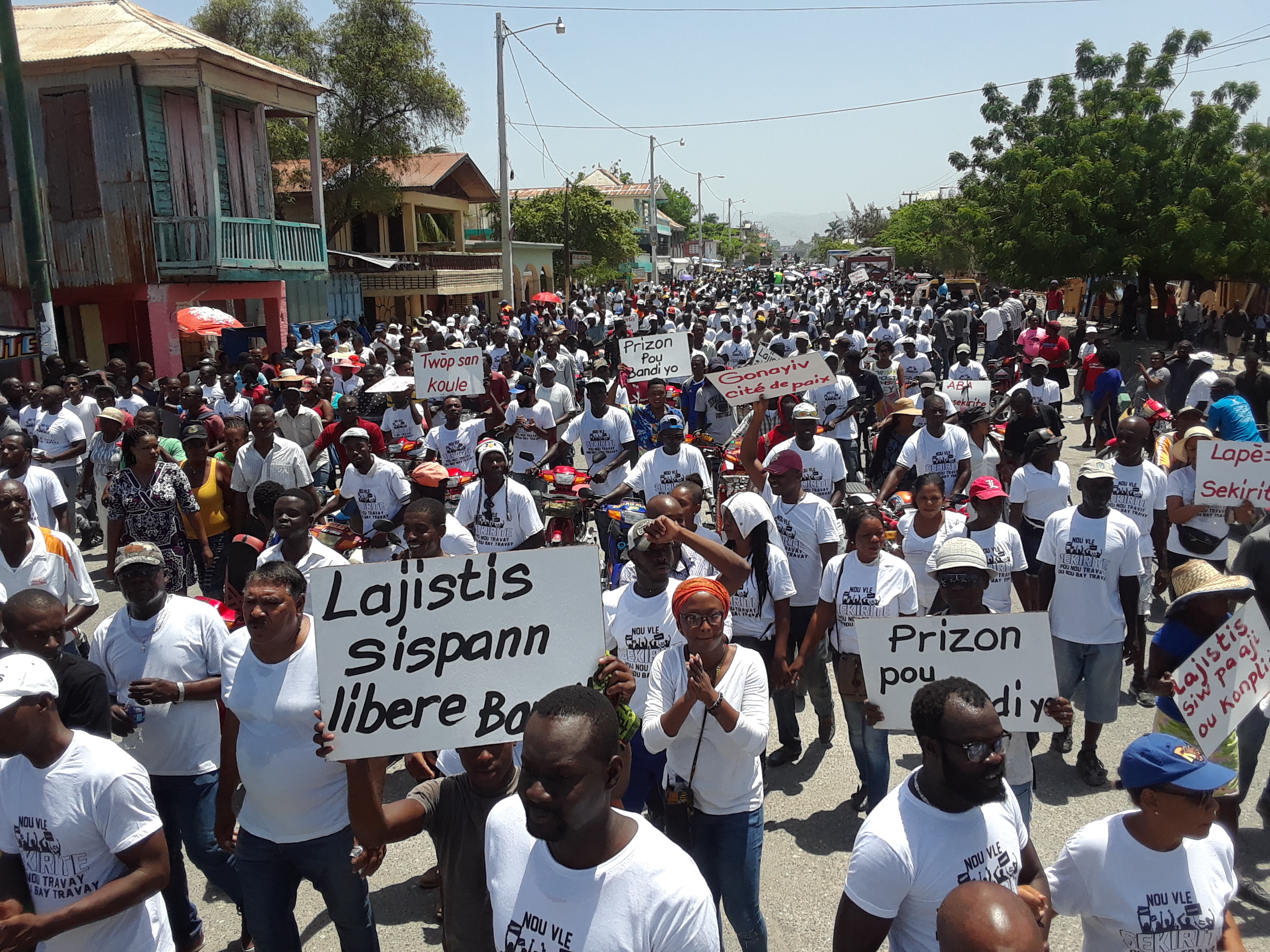 D’une seule voix, Gonaïves dit non à l’insécurité