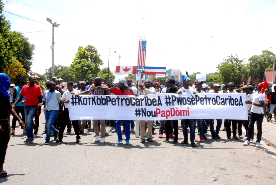 7 tours du Palais national « pour faire tomber les murs de la corruption »