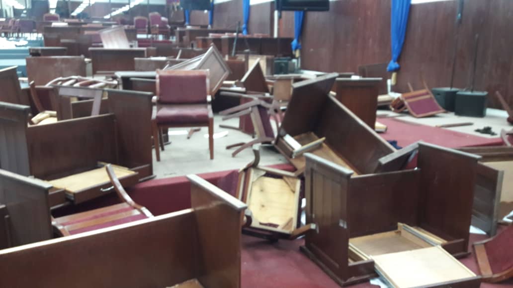 La salle de séance de la Chambre des députés saccagée par des députés