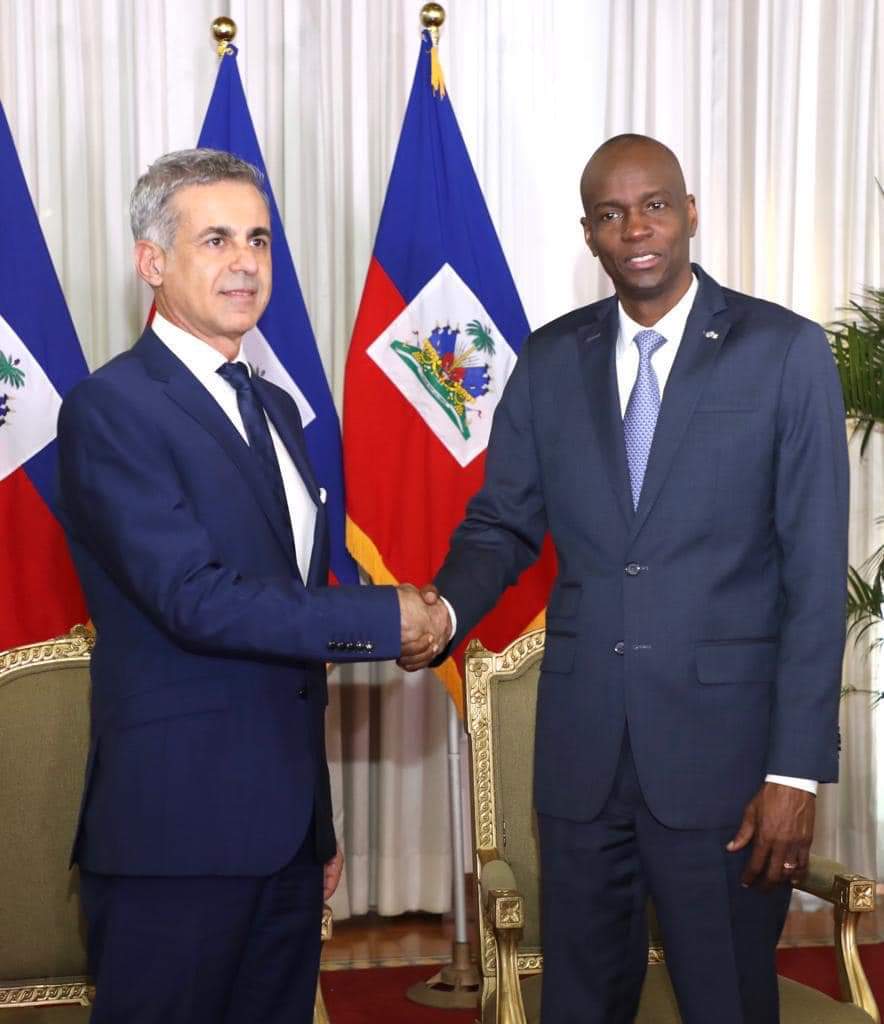 Jovenel Moïse reçoit le nouvel ambassadeur chilien accrédité en Haiti