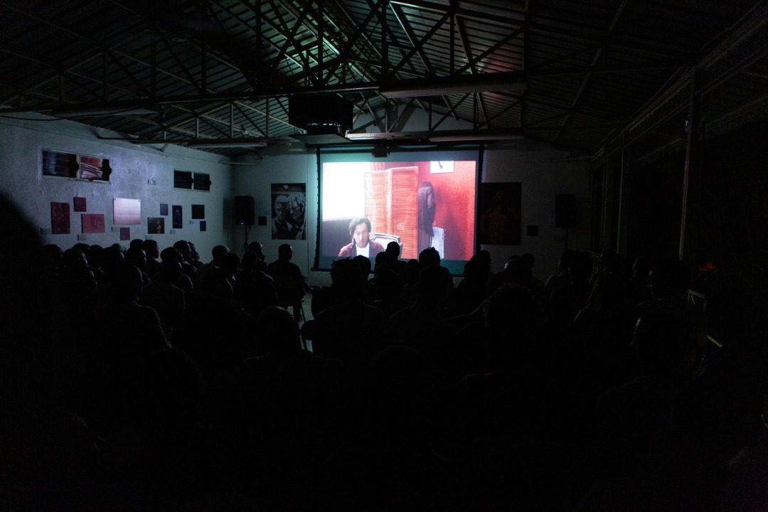 Jalousie pathologique, folie, humour et dérision dans une salle comble à l'IFH