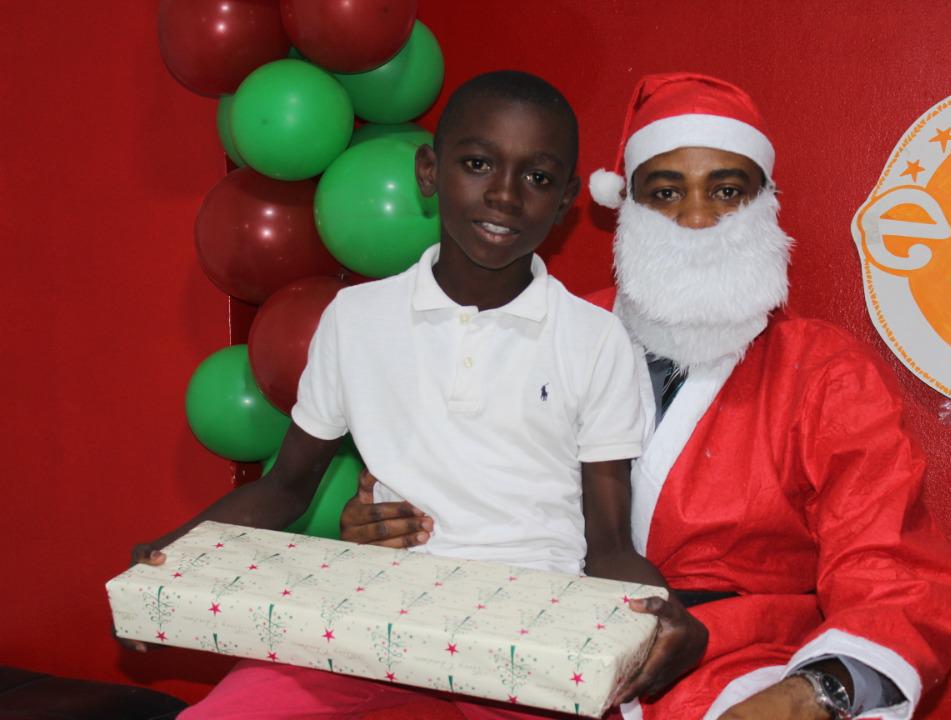ENEPH a offert un sourire à des orphelins pour la Noël