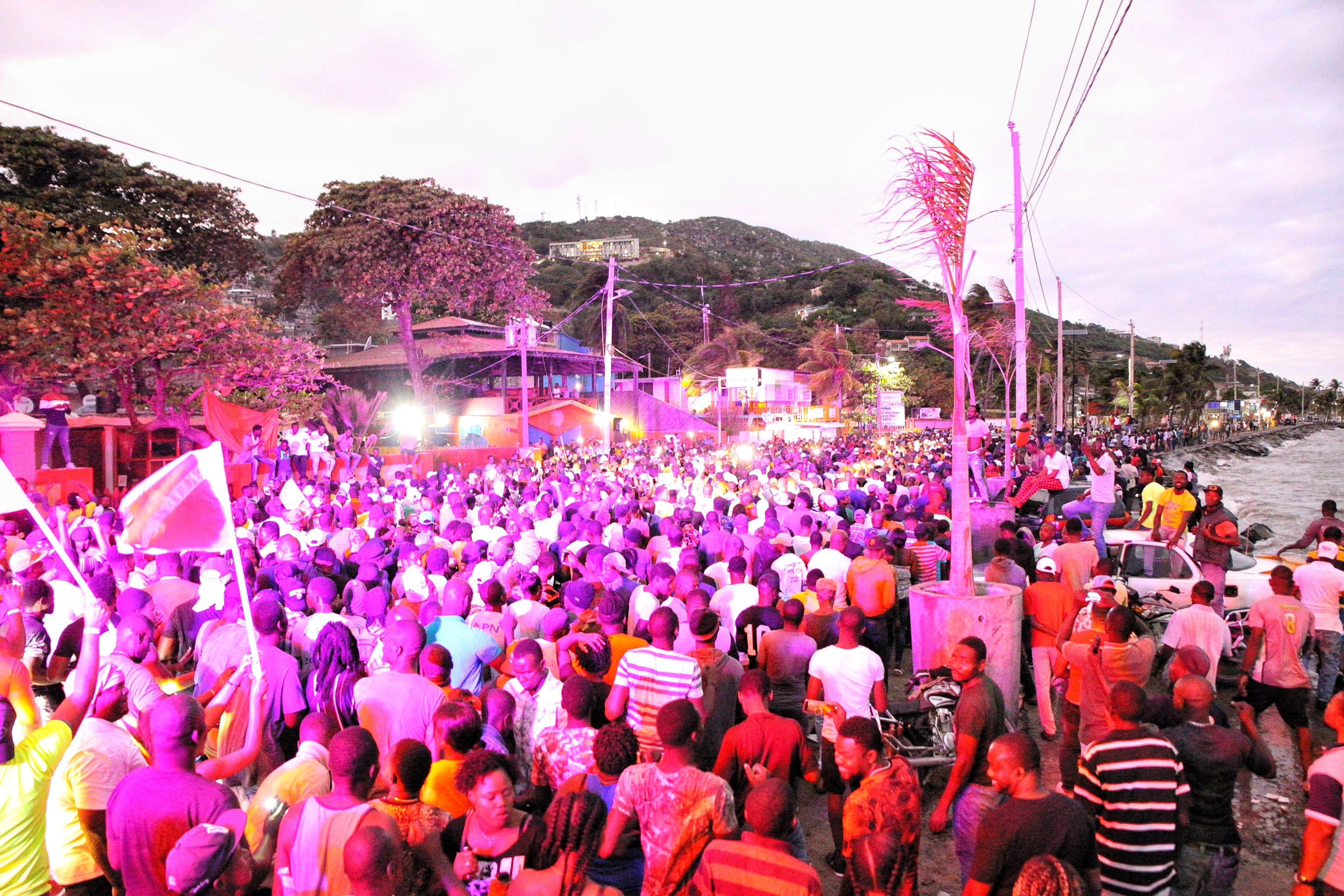 Après un lundi mouvementé, le carnaval se poursuit au Cap-Haïtien sans Sweet Micky  