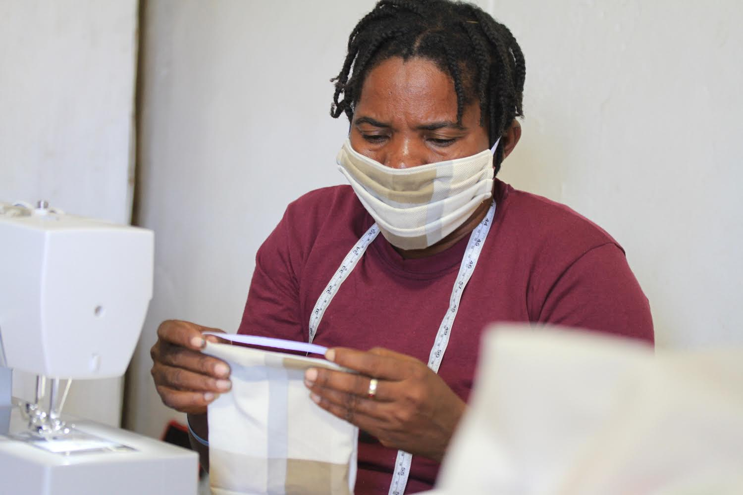 « Koud Konbit » confectionne des masques, préserve des emplois et aide à affronter le coronavirus