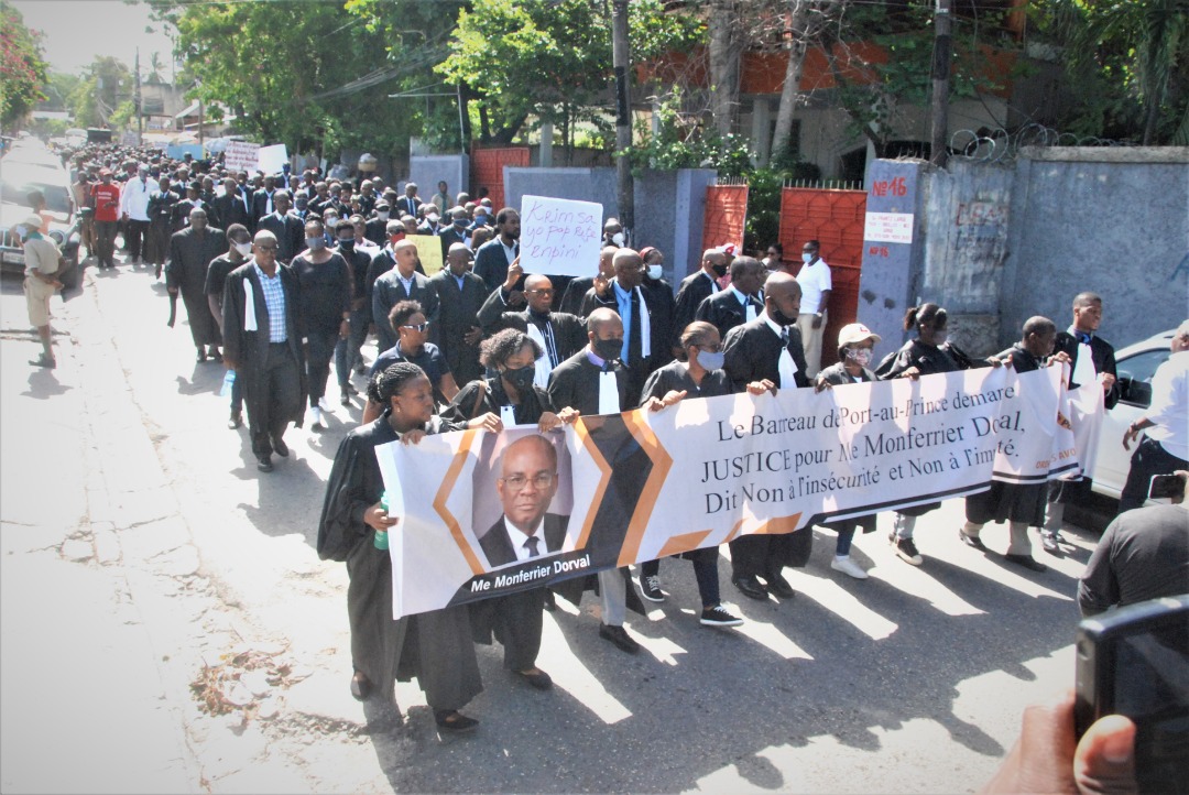 Les avocats dans les rues pour exiger justice pour le bâtonnier Monferrier Dorval