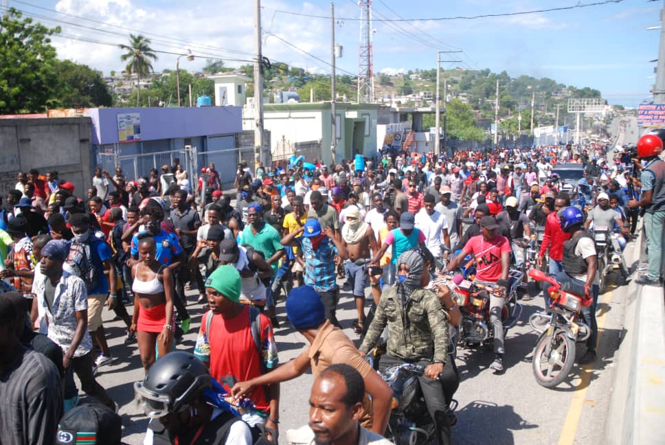 17 octobre : une manifestation de l’opposition dispersée par la PNH à  Port-au-Prince
