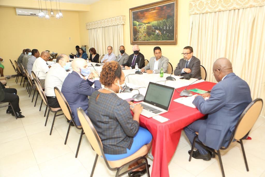 Joseph Jouthe souffle-t-il le chaud et froid avec le secteur privé des affaires ?