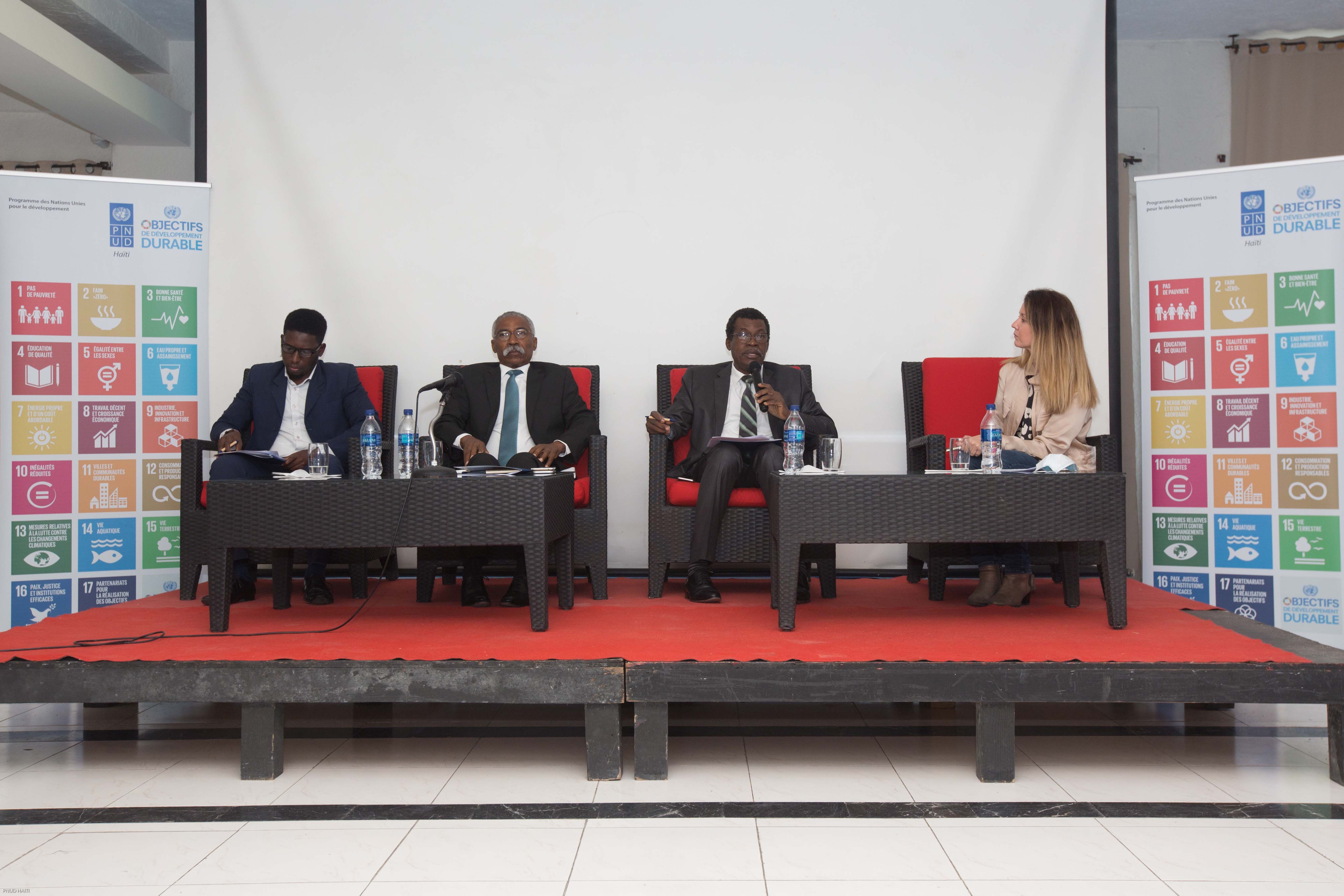 Le PNUD et le MJSAC organisent un forum sur l'engagement des jeunes et la consolidation de la démocratie