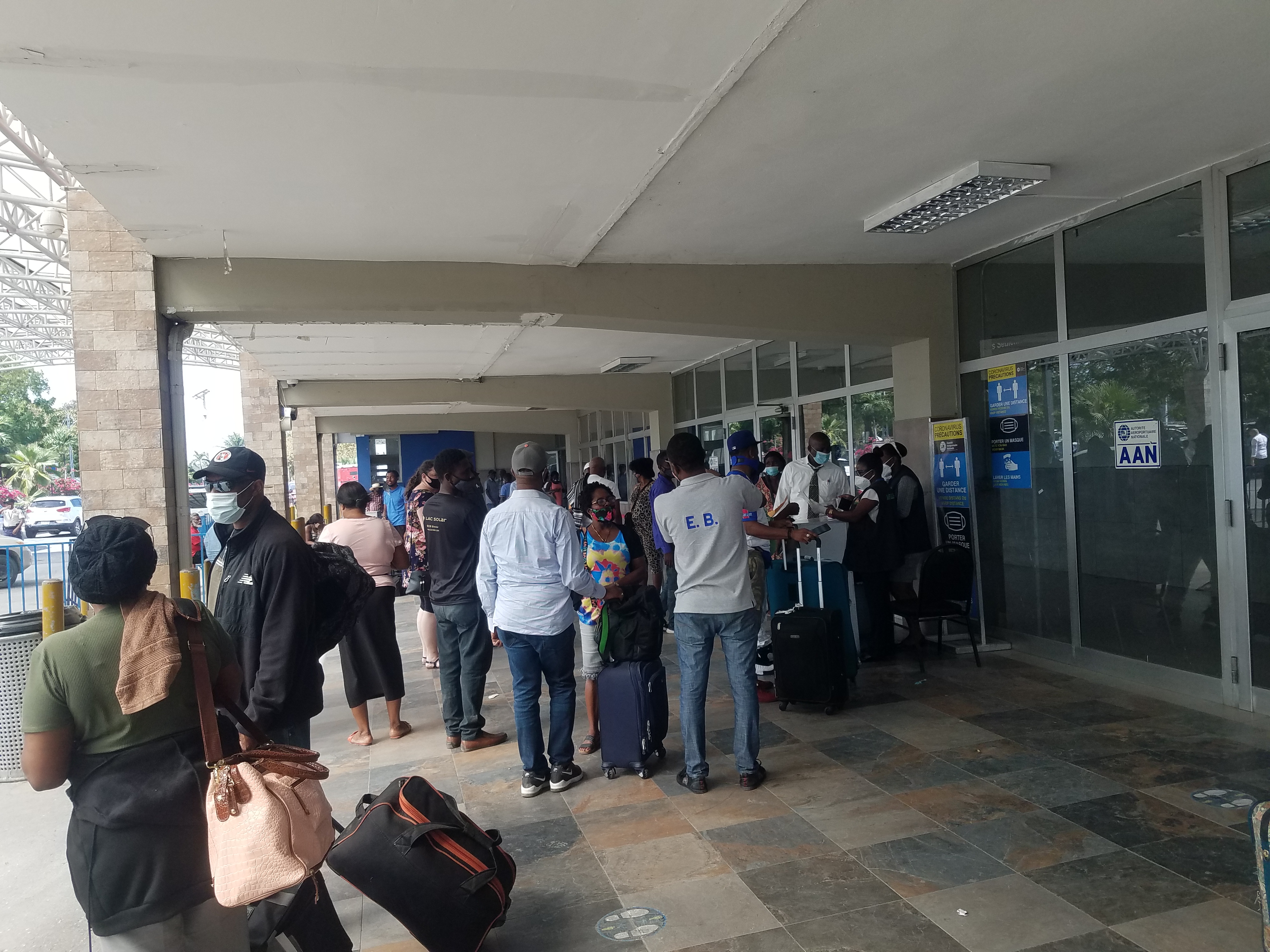 Test Covid-19: colère, retard et confusion à l'aéroport Toussaint Louverture 