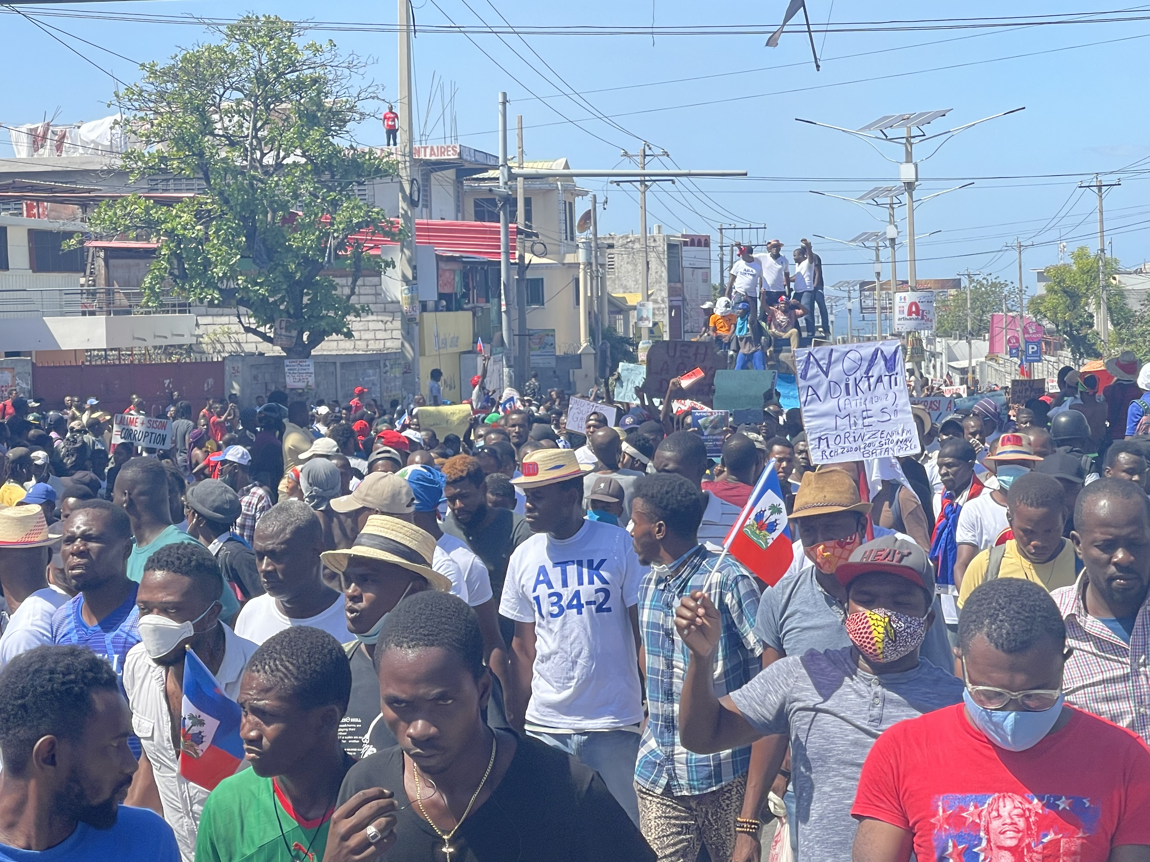 Marche contre la dictature et pour la fin de mandat de Jovenel Moïse, plusieurs milliers de participants