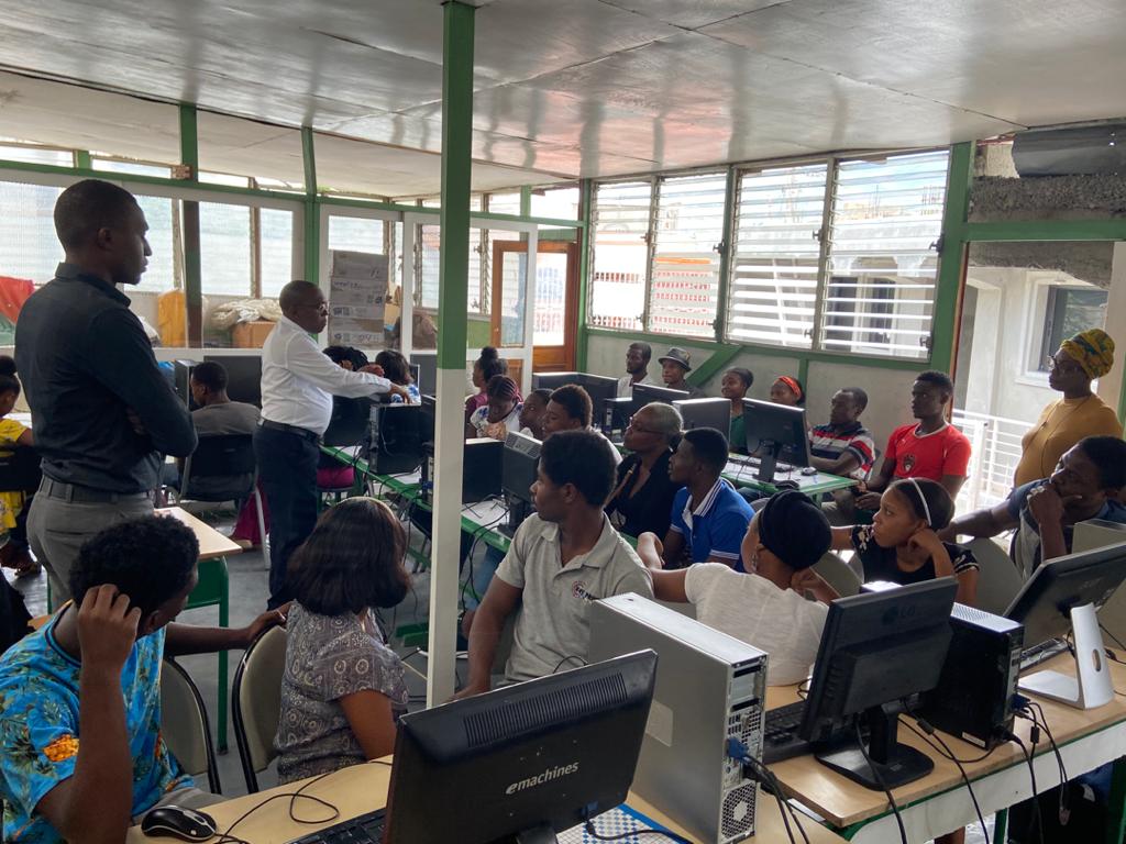 Le Foyer de l'Espérance ouvre une classe d’informatique pour desservir des jeunes démunis