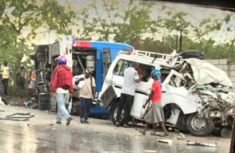 Au moins 21 morts et une trentaine de blessés dans un accident de la circulation à Cariès