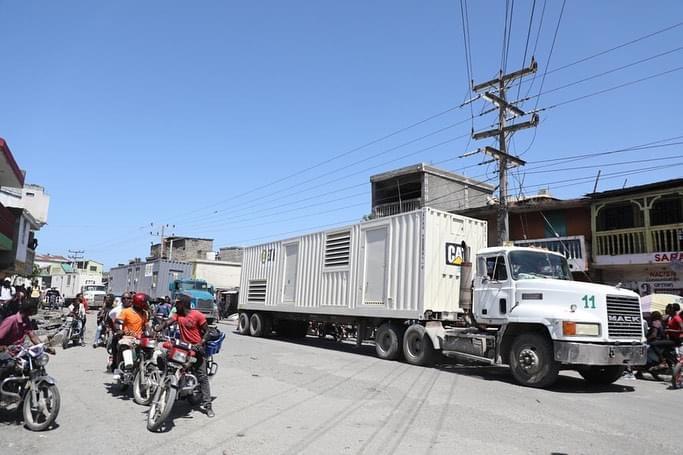 Jovenel Moïse relance les activités de la centrale électrique de Sainte-Philomène