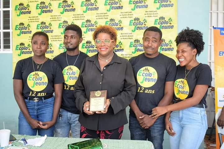 Ecolo-Jeune honore Emmelie Prophète Milcé à la dixième édition de la journée du livre aux Cayes