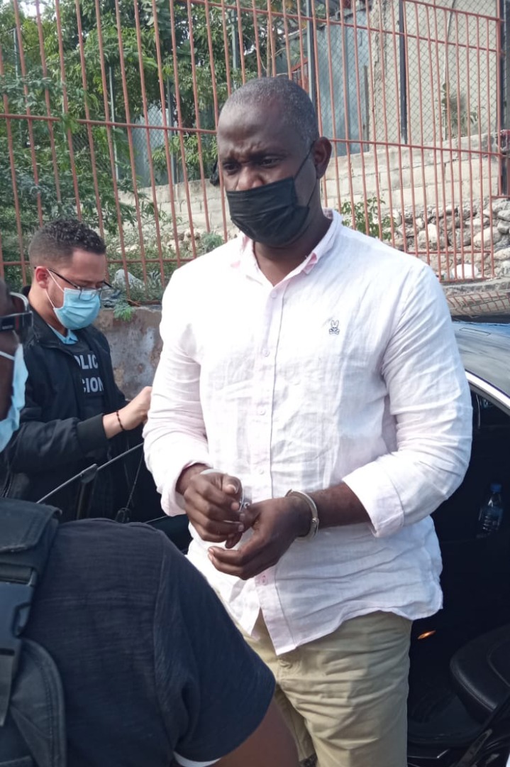 Woodly Éthéart, dit Sonson La Familia, arrêté par la police dominicaine, transféré en Haïti