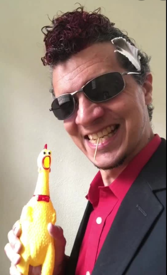 Tèt papaw, l’humoriste qui possède la solution à tous vos problèmes