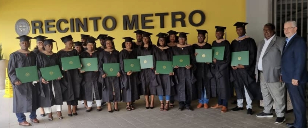 Des professionnels formés à la maîtrise en administration des affaires (MBA) de l’UNDH ont reçu leur parchemin