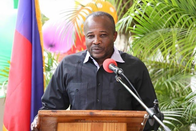 Dieuseul Simon Desras installé au ministère de la Planification et de la Coopération externe