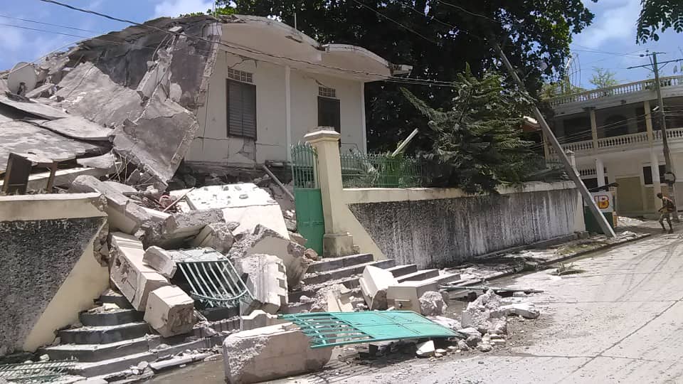 Séisme : la communauté internationale promet de venir en aide à Haïti