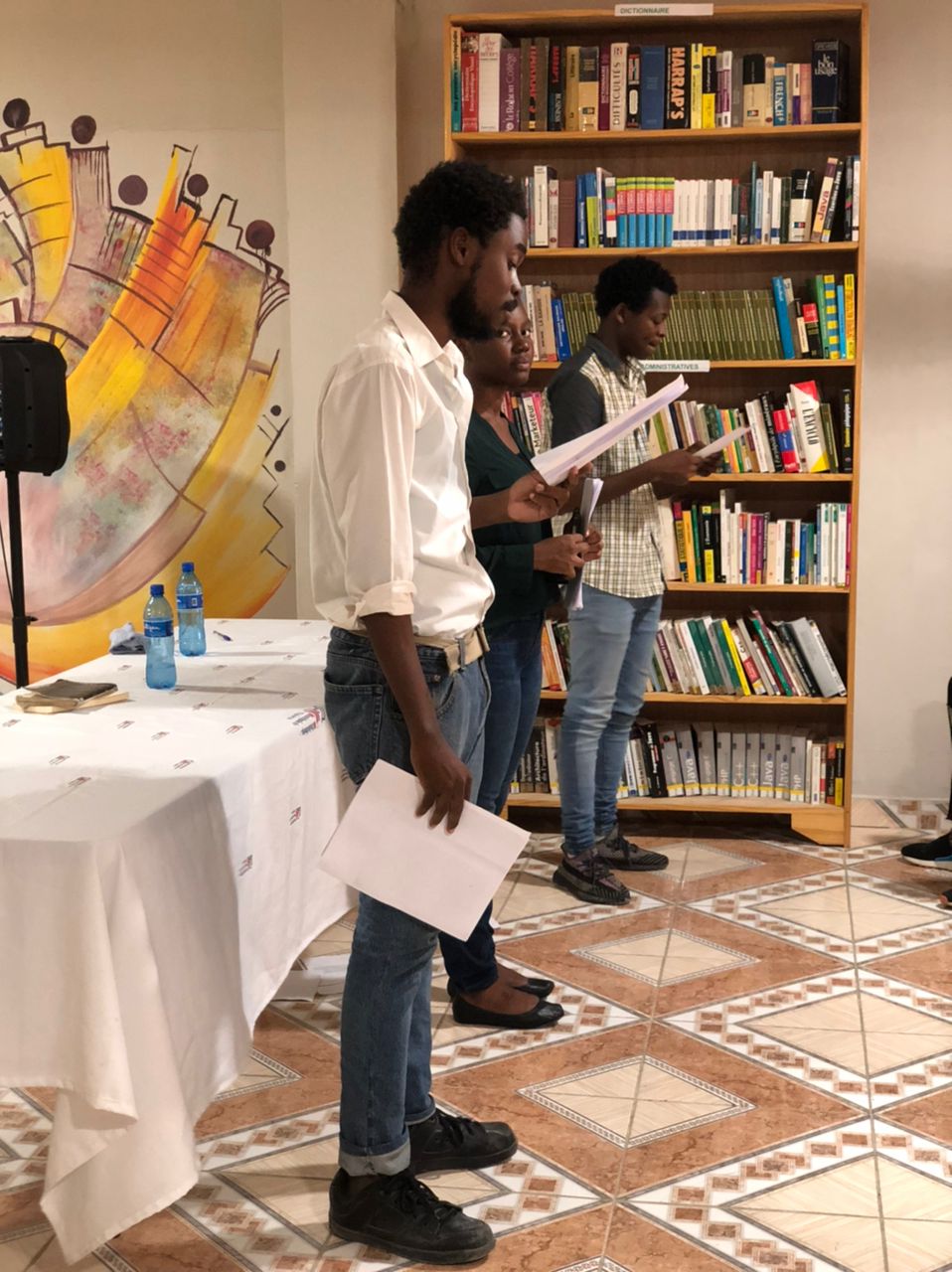 Lecture scénique de « Les immortelles » de Makenzy Orcel à la bibliothèque municipale de Tabarre