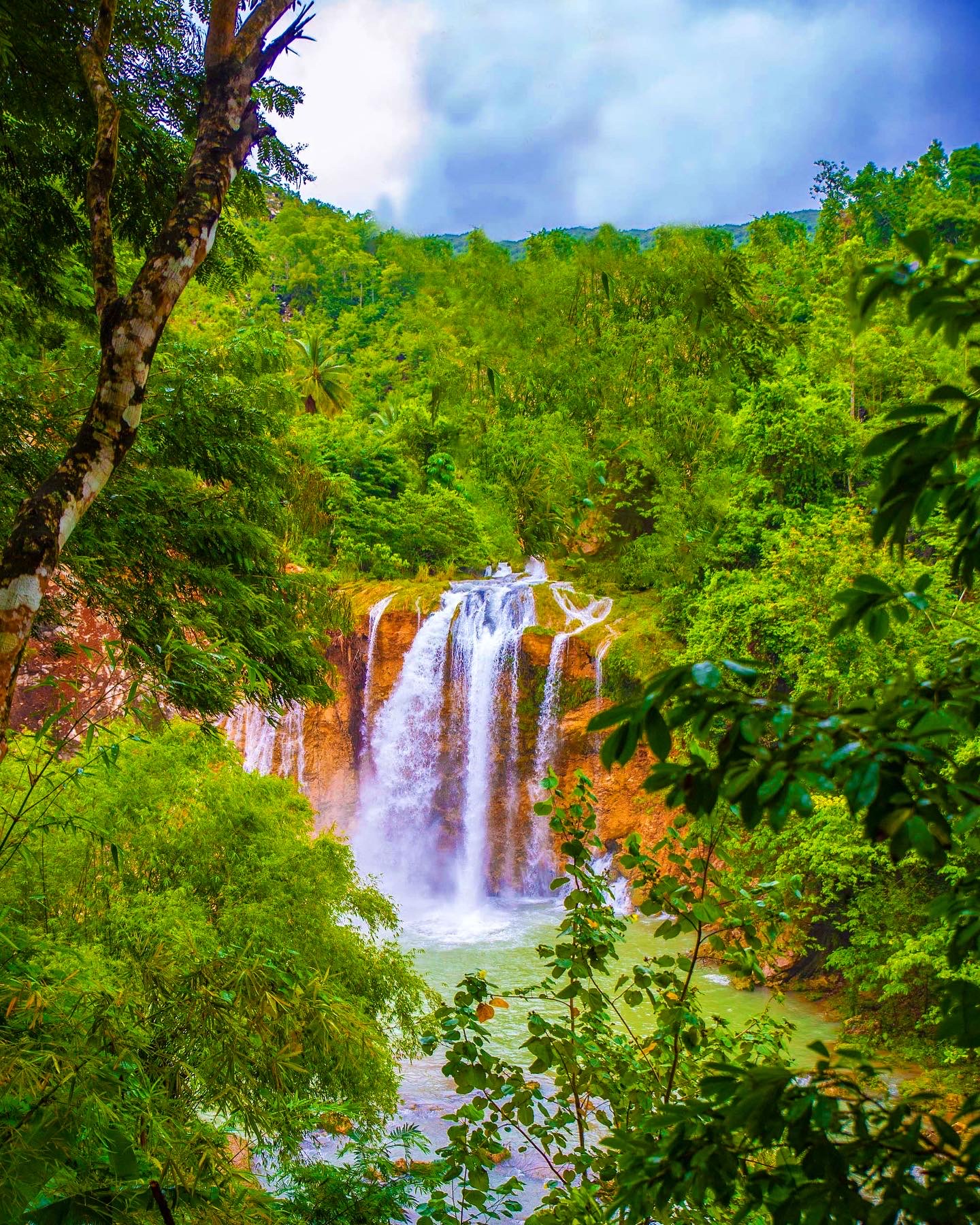 Saut Mathurine dans toute sa splendeur, douze jours après le puissant séisme qui a frappé le Grand Sud du pays.