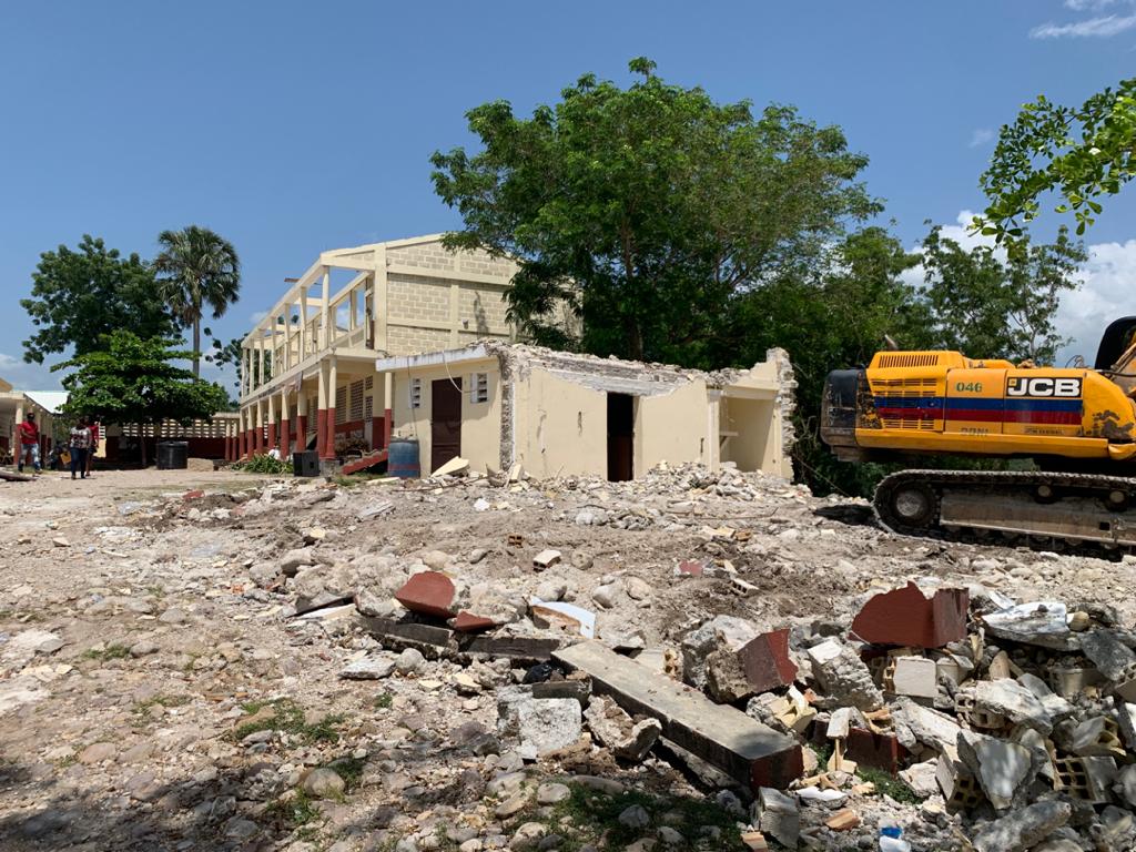 L’Asile attend des hangars pour la rentrée des classes…
