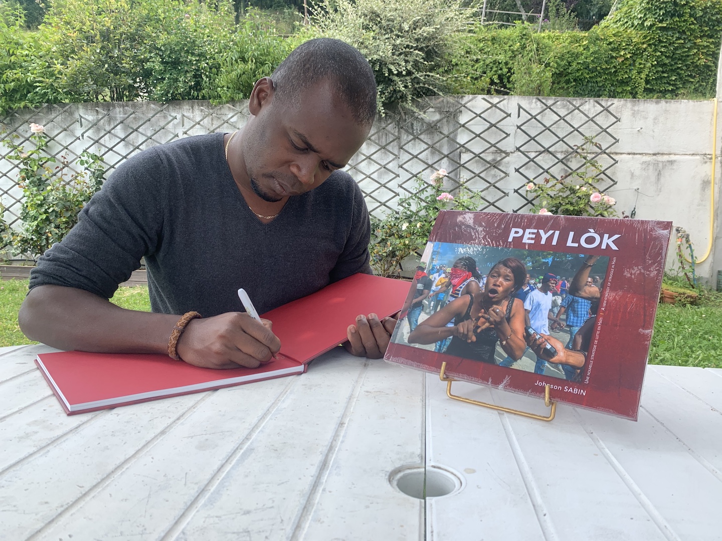 « Peyi lòk », un livre incandescent de Johnson Sabin