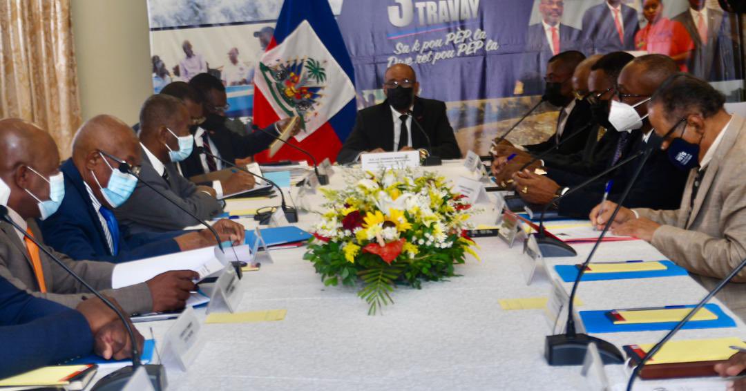 Premier Conseil des ministres d’Ariel Henry au Palais national, l’augmentation des prix du carburant au centre des discussions