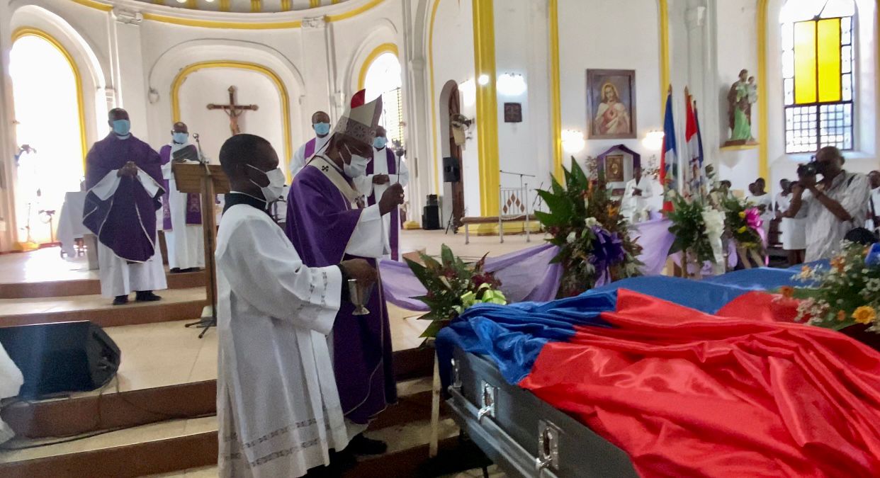 Des funérailles nationales boudées par la majorité des parents des victimes de l’explosion 